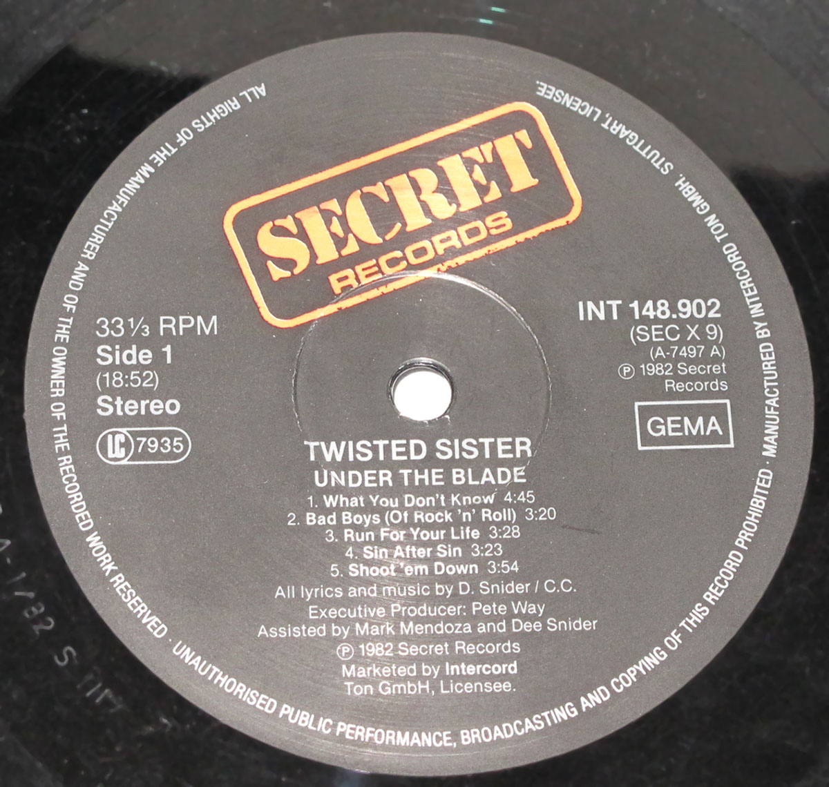 High Resolution Photos of twisted sister under blade secret records 